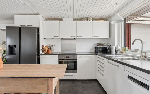 Pihla - 1Km from the Sea: Végétation, Arbuste, Printemps, Chalet, Jardin, Ombre, Arrière-Cour, Cour, Chaise