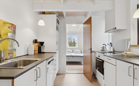 Gittel - 200M from the Sea: Cuisine, Comptoir, Design Intérieur, Sol, Appareil De Cuisine, Bois, Sol, Meubles, Principaux Appliance, Plafond