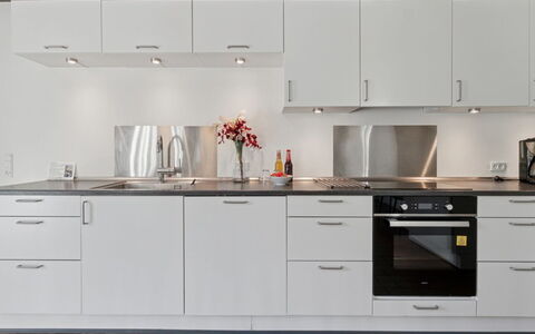 Skjold - 250M from the Sea: Cuisine, Comptoir, Appareil De Cuisine, Cabinetry, Sol, Design Intérieur, Bois, Principaux Appliance, Meubles, Sol