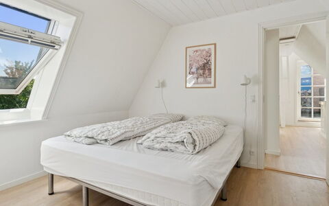 Skjold - 250M from the Sea: Bois, Design Intérieur, Sol, Lit, Sol, Chambre, Plafond, Meubles, Parquet, Domicile