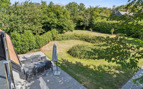 Skjold - 250M from the Sea: Herbe, Arbuste, Jardin, Paysage, Lot Terre, Pelouse, Couverture De Sol, Aménagement Paysager, Ombre