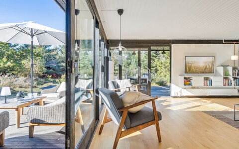Alvilda - 200M from the Sea: Meubles, Chaise, Parquet, Dur, Eco Hôtel, Ombre, Plante D'Appartement, Salon, Table Cuisine Et Salle A Manger, Canapé