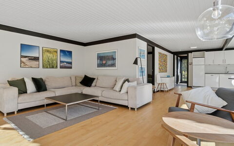 Alvilda - 200M from the Sea: Design Intérieur, Meubles, Sol, Sol, Canapé, Plafond, Bois, Salon, Parquet, Pièce