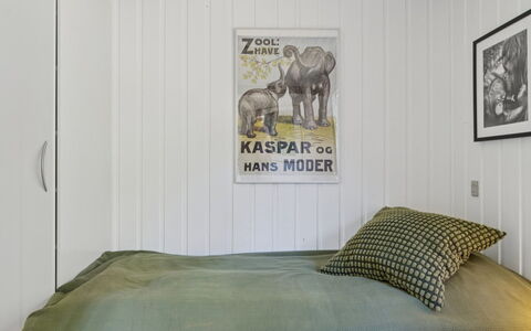 Alvilda - 200M from the Sea: Chambre, Lit, Drap De Lit, Literie, Mur, Bois, Design Intérieur, Meubles, Linge, Sol