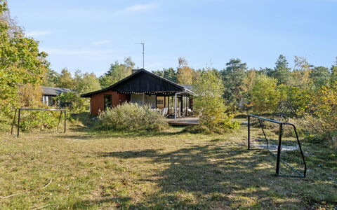 Alvilda - 200M from the Sea: Herbe, Arbre, Zone Rurale, Lot Terre, Chalet, Toit, Batiments Jardin, Cabanon, Ombre