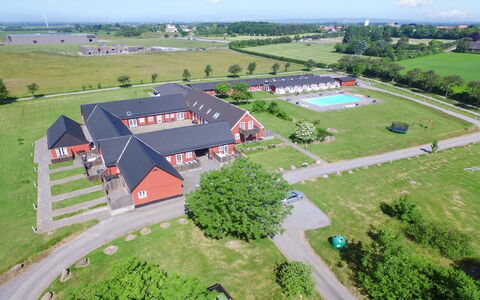 Anabella - 6Km from the Sea: Biens, Recours, Piscine, Pelouse, Eco Hôtel, Aménagement Paysager, Cour, Parc, Ferme, Hacienda