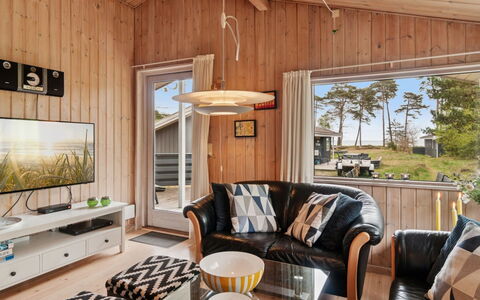 Apelun - 60M from the Sea: Bois, Plafond, Design Intérieur, Pièce, Luminaire, Dur, Salon, Tache De Bois, Chalet, Cabane En Rondins