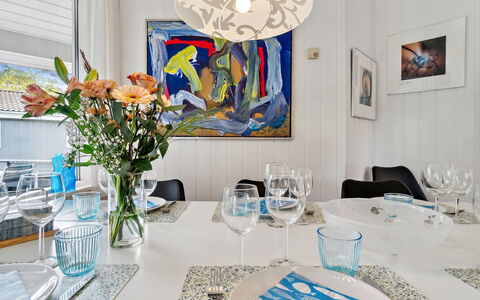 Liska - 60M from the Sea: Design Intérieur, Meubles, Salle À Manger, Textile, Table, Plafond, Table Cuisine Et Salle A Manger, Chaise, Pièce, Éclairage