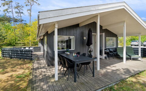 Liska - 60M from the Sea: Bois, Toit, Domicile, Maison, Architecture, Siding, Lot Terre, Chalet, Cabanon, Batiments Jardin