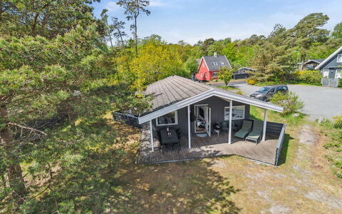Liska - 60M from the Sea: Bois, Toit, Domicile, Maison, Architecture, Siding, Lot Terre, Chalet, Cabanon, Batiments Jardin