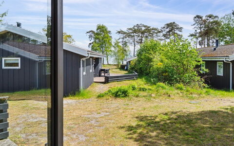 Liska - 60M from the Sea: Bois, Toit, Domicile, Maison, Architecture, Siding, Lot Terre, Chalet, Cabanon, Batiments Jardin