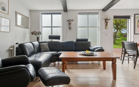 Jerg - 1Km from the Sea: Meubles, Sol, Design Intérieur, Salon, Sol, Domicile, Canapé, Pièce