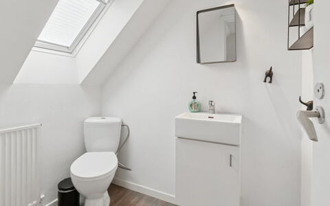 Jerg - 1Km from the Sea: Luminaire Plomberie, Sol, Sol, Design Intérieur, Salle De Bains, Évier, Toilette, Robinet, Plomberie, Plafond
