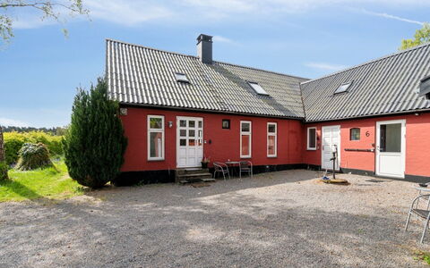 Jerg - 1Km from the Sea: Bâtiment, Fenêtre, Maison, Toit, Domicile, Zone Résidentielle, Chalet, Porte, Lot Terre, Établissements Humains