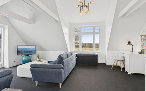 Carola - 1Km from the Sea: Sol, Sol, Design Intérieur, Plafond, Pièce, Meubles, Tapis, Appartement, Parquet, Salon