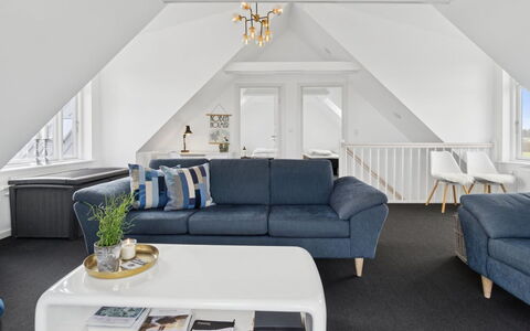 Carola - 1Km from the Sea: Meubles, Design Intérieur, Sol, Bois, Sol, Plafond, Canapé, Pièce, Salon, Éclairage