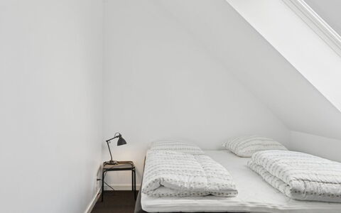 Carola - 1Km from the Sea: Chambre, Lit, Sol, Literie, Drap De Lit, Design Intérieur, Linge, Sol, Cadre De Lit, Plafond