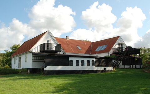 Hening - 150M from the Sea: Bâtiment, Maison, Fenêtre, Domicile, Toit, Zone Résidentielle, Arbuste, Chalet, Lot Terre