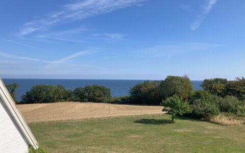 Hening - 150M from the Sea: Bâtiment, Maison, Fenêtre, Domicile, Toit, Zone Résidentielle, Arbuste, Chalet, Lot Terre