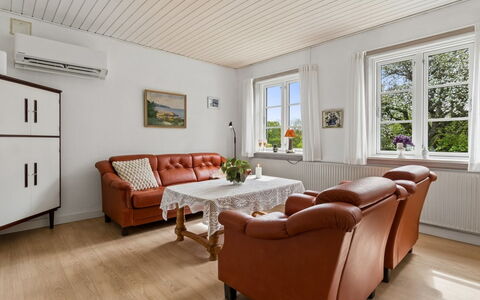 Hening - 150M from the Sea: Meubles, Design Intérieur, Sol, Mur, Canapé, Sol, Bois, Plafond, Parquet, Salon