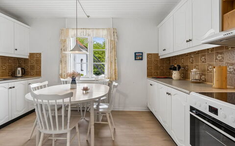 Hening - 150M from the Sea: Sol, Design Intérieur, Sol, Cuisine, Meubles, Bois, Comptoir, Plafond, Cabinetry, Domicile