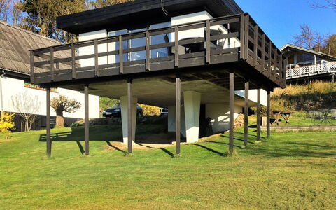 Krischan - 500M from the Sea: Herbe, Architecture, Domicile, Maison, Lot Terre, Chalet, Biens, Ferme, Cour, Pelouse