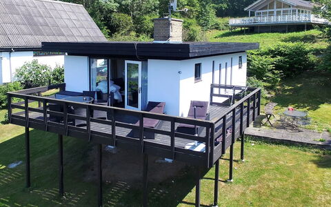 Krischan - 500M from the Sea: Herbe, Architecture, Domicile, Maison, Lot Terre, Chalet, Biens, Ferme, Cour, Pelouse