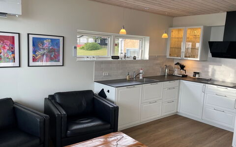 Evalina - 150M from the Sea: Meubles, Bois, Cuisine, Sol, Comptoir, Design Intérieur, Cabinetry, Sol, Appareil De Cuisine, Principaux Appliance
