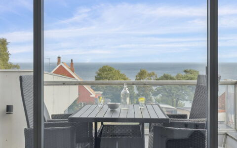 Evalina - 150M from the Sea: Meubles, Chaise, Sol, Table, Mobilier De Jardin, Balcon, Table Basse, Plate-Forme, Dur, Table Cuisine Et Salle A Manger
