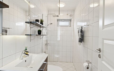 Evalina - 150M from the Sea: Salle De Bains, Design Intérieur, Luminaire Plomberie, Sol, Mur, Sol, Évier, Lavabo, Toilette, Robinet