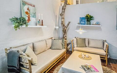 Arnt - 100M from the Sea: Meubles, Design Intérieur, Bois, Sol, Sol, Salon, Éclairage, Canapé, Domicile, Appartement