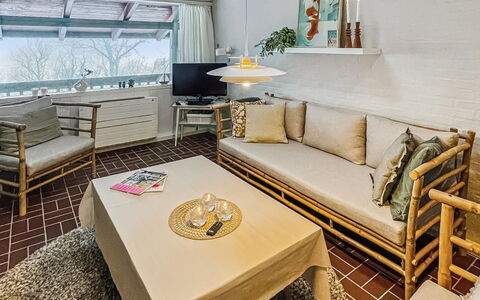 Arnt - 100M from the Sea: Meubles, Design Intérieur, Sol, Canapé, Sol, Bois, Salon, Plafond, Éclairage, Pièce