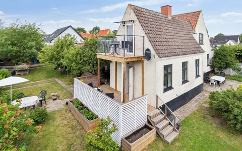 Elso - 5Km from the Sea: Ciel, Bâtiment, Fenêtre, Maison, Zone Résidentielle, Toit, Domicile, Façade, Architecture, Chalet