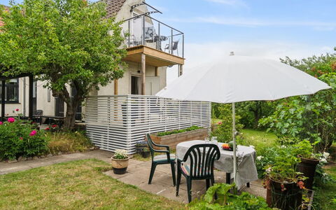 Elso - 5Km from the Sea: Bâtiment, Maison, Zone Résidentielle, Toit, Arbuste, Domicile, Architecture, Chalet, Lot Terre