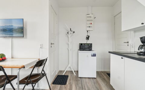 Elso - 5Km from the Sea: Sol, Design Intérieur, Sol, Meubles, Plafond, Pièce, Parquet, Cuisine, Principaux Appliance, Appartement