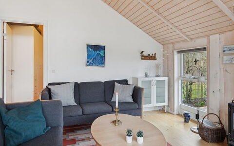 Loreia - 350M from the Sea: Sol, Bois, Meubles, Design Intérieur, Sol, Plafond, Canapé, Pièce, Salon, Parquet