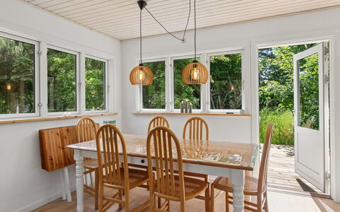 Elisej - 350M from the Sea: Design Intérieur, Bois, Sol, Plafond, Luminaire, Meubles, Sol, Salle À Manger, Lustre, Éclairage