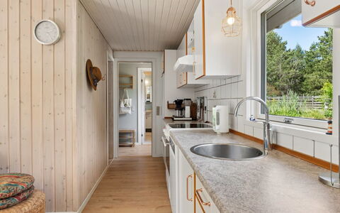 Elisej - 350M from the Sea: Bois, Sol, Sol, Domicile, Comptoir, Dur, Tache De Bois, Cuisine, Parquet, Plafond
