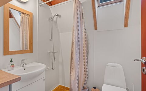 Tavita - 100M from the Sea: Luminaire Plomberie, Sol, Mur, Design Intérieur, Sol, Bois, Salle De Bains, Lavabo, Évier, Robinet