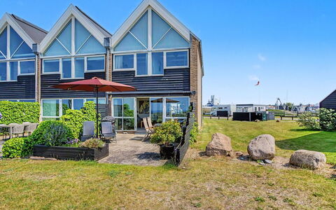 Suna - 95M from the Sea: Ciel, Architecture, Maison, Domicile, Zone Résidentielle, Nuage, Toit, Lot Terre, Chalet, Biens