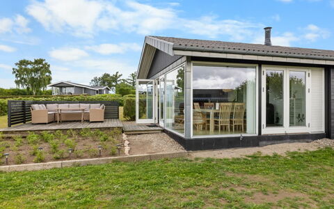 Dusine - 340M from the Sea: Toit, Maison, Domicile, Chalet, Porte, Siding, Biens, Pelouse, Cour, Porche