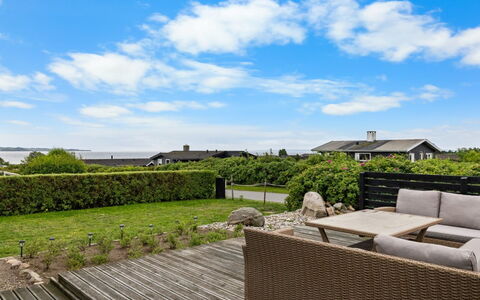 Dusine - 340M from the Sea: Toit, Maison, Domicile, Chalet, Porte, Siding, Biens, Pelouse, Cour, Porche