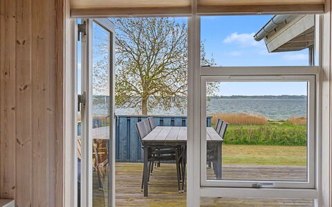 Imelda - 75M from the Sea: Bois, Sol, Dur, Parquet, Planche, Mer, Tache De Bois, Plate-Forme, Océan, Verre