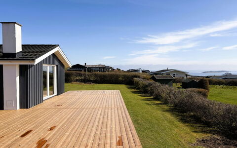 Teofan - 325M from the Sea: Zone Résidentielle, Arbuste, Maison, Domicile, Jardin, Biens, Ombre, Aménagement Paysager, Pelouse