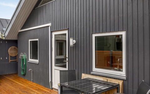 Ioar - 10M from the Sea: Bois, Toit, Domicile, Maison, Architecture, Siding, Lot Terre, Chalet, Cabanon, Batiments Jardin