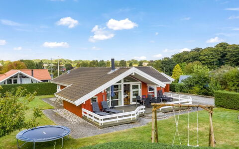Thorben - 350M from the Sea: Toit, Maison, Domicile, Chalet, Porte, Siding, Biens, Pelouse, Cour, Porche