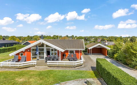Thorben - 350M from the Sea: Toit, Maison, Domicile, Chalet, Porte, Siding, Biens, Pelouse, Cour, Porche