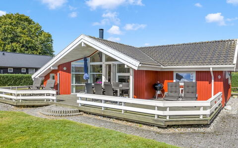 Thorben - 350M from the Sea: Toit, Maison, Domicile, Chalet, Porte, Siding, Biens, Pelouse, Cour, Porche