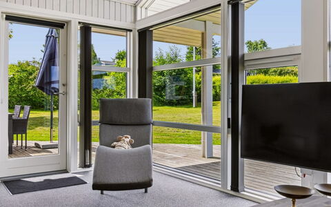 Hedvig - 500M from the Sea: Meubles, Design Intérieur, Sol, Chaise, Sol, Plafond, Domicile, Salon, Verre