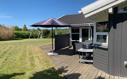 Hedvig - 500M from the Sea: Domicile, Toit, Ombre, Chalet, Siding, Mobilier De Jardin, Pelouse, Cour, Batiments Jardin, Porche
